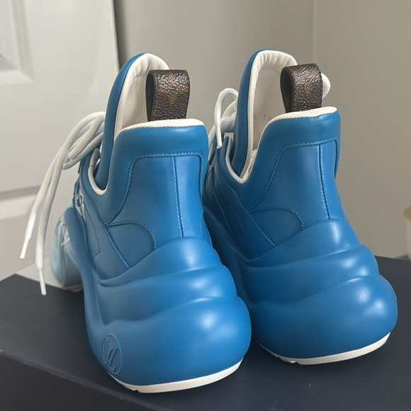 Authentic Louis Vuitton Calfskin LV Archlight Sneakers 39 - Picture 5 of 10